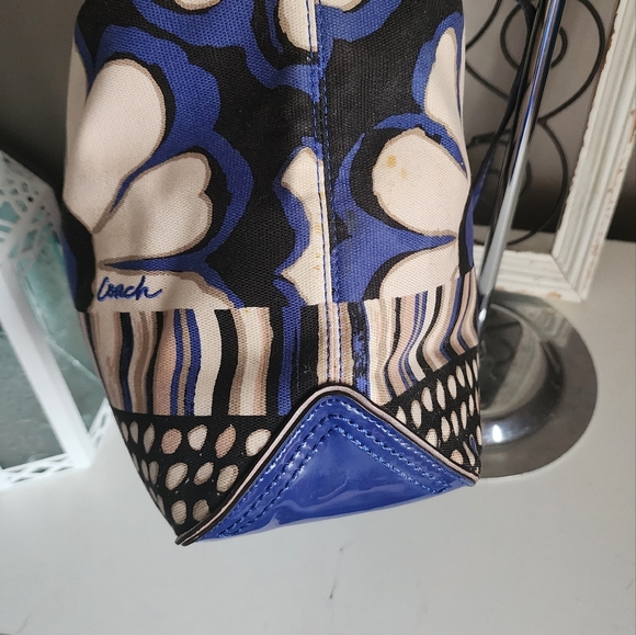 Coach Poppy Floral Blue and Cream Tote Bag Preowned - Picture 6 of 10